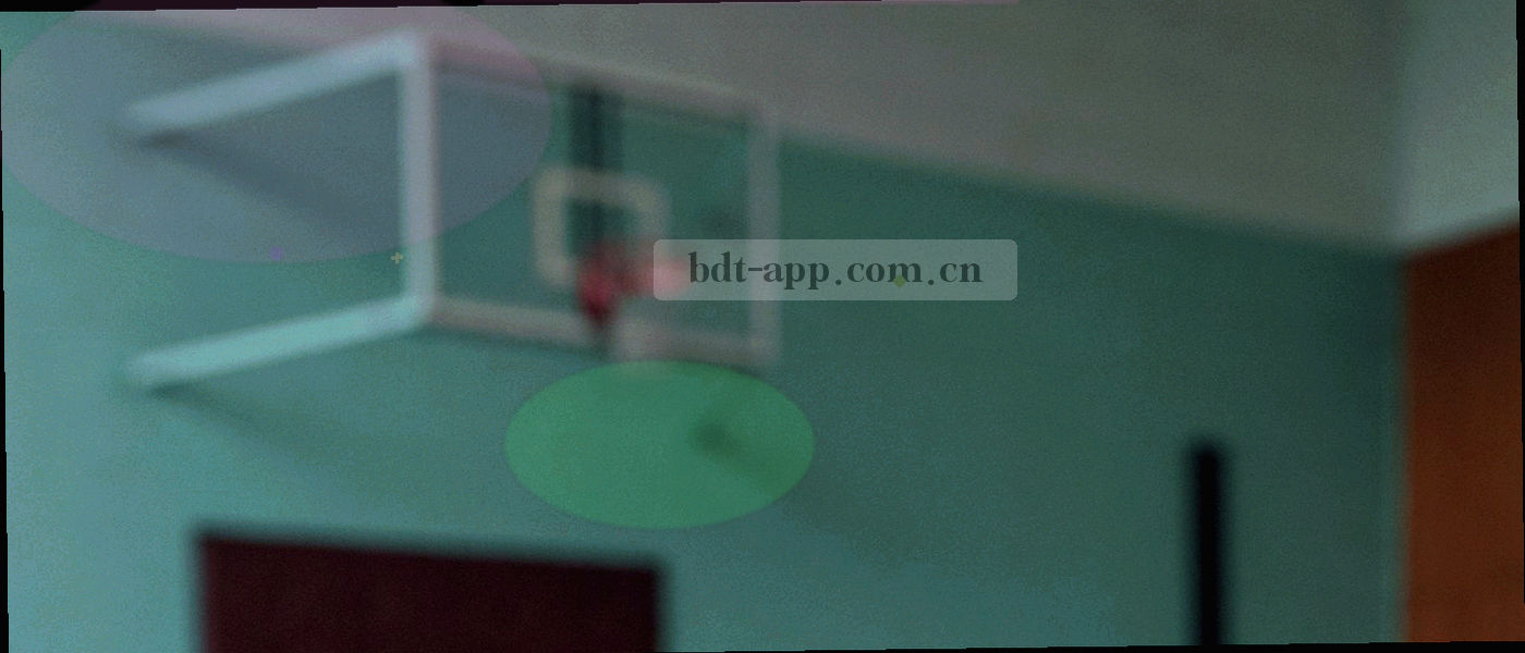 上升箭头与柱状排名图形组成的深色数据可视化